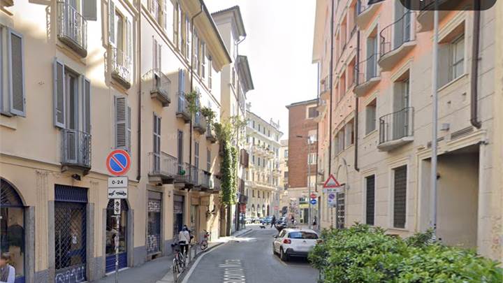 V1764 Palazzo terra cielo 5 vie a Milano